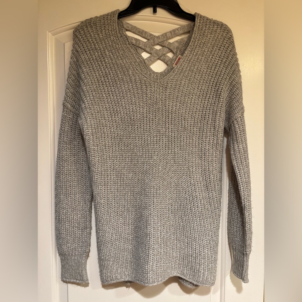 Mossimo Loose Knit Sweater - Criss Cross V Back
Grey. Xsmall EXCELLENT CONDITION